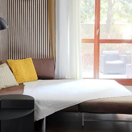 Modern Flat With Private Garden Appartement Milaan