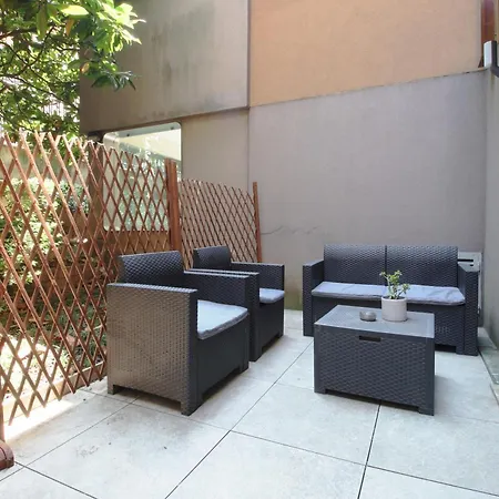 Appartement Modern Flat With Private Garden Milaan