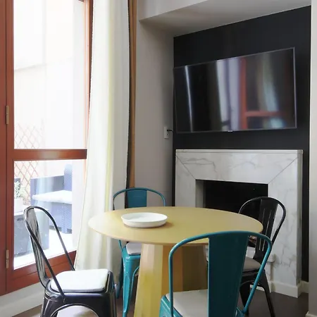 Modern Flat With Private Garden Milaan